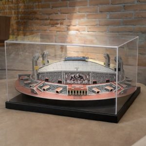 Capelo de acrílico para coleccionables